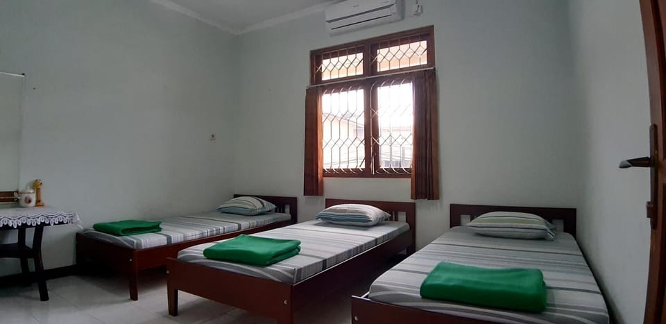 Bed, Photo of the whole room, Bedroom, towels, air conditioner