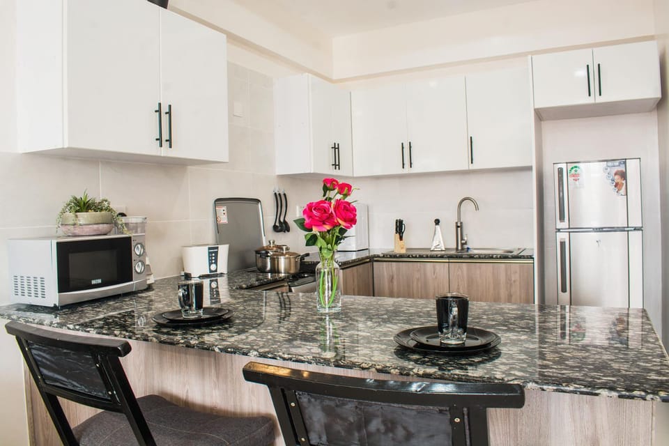 SILVERSTONE APARTMENTS -Modern Living 1 BR NEAR YAYA - GYM&POOL Apartment in Nairobi