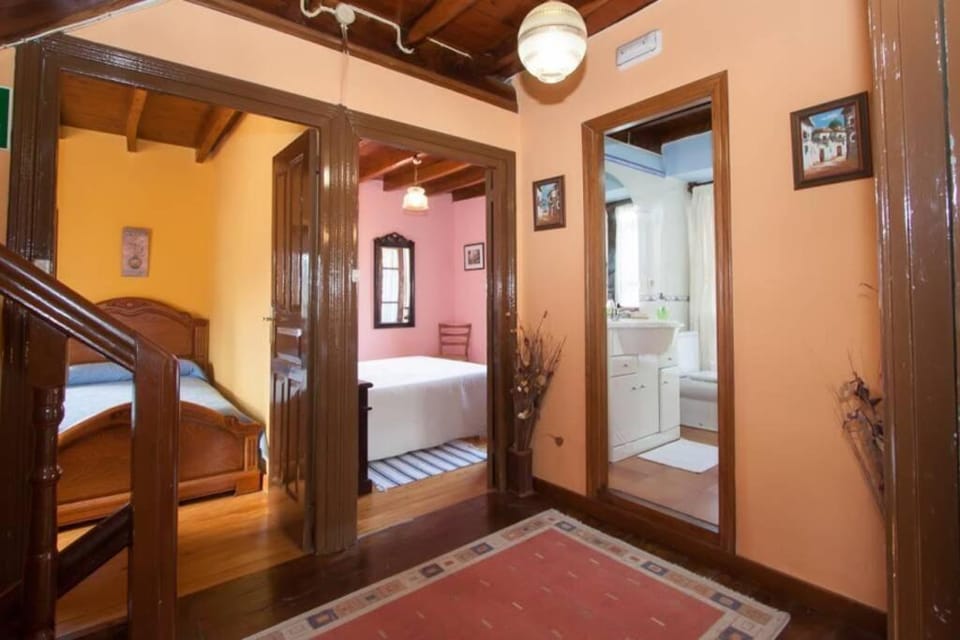 Casa del Cuetu. Traditional village house in Asturias House in Asturias