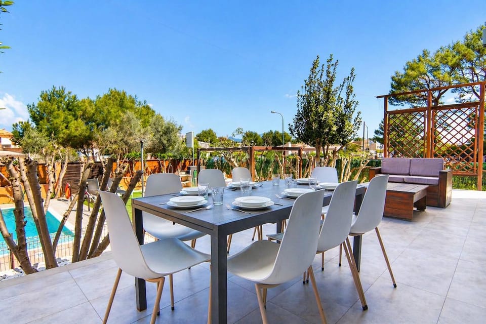 Patio, Day, Garden, View (from property/room), Balcony/Terrace, Dining area, Garden view, Pool view, Swimming pool, sunbed
