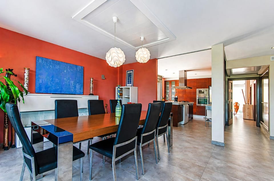Kitchen or kitchenette, Living room, Seating area, Dining area, fireplace, minibar, oven, air conditioner