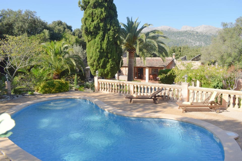 Property building, Patio, Spring, Day, Natural landscape, Garden, Garden view, Mountain view, Pool view, Swimming pool, sunbed