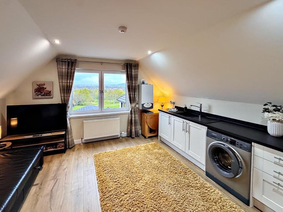 TV and multimedia, Living room, Dining area, washing machine