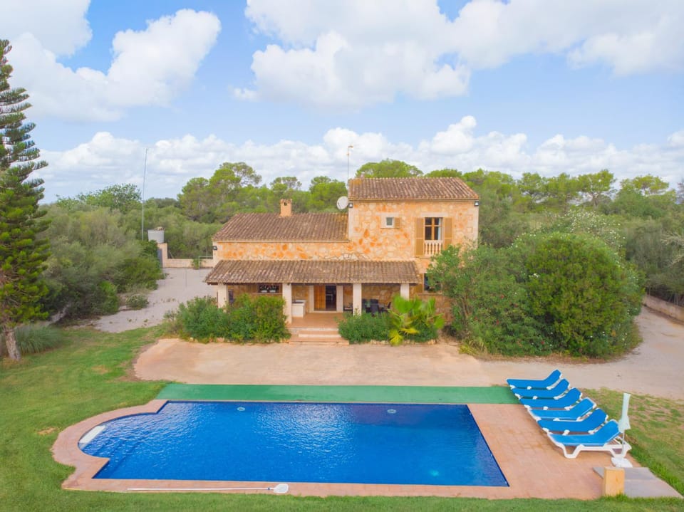 Property building, Spring, Day, Natural landscape, Garden, Garden view, Pool view, Swimming pool, sunbed