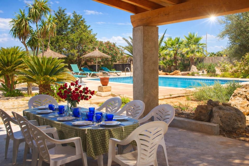 Patio, Spring, Day, Natural landscape, Garden, Dining area, Garden view, Pool view, Swimming pool, sunbed