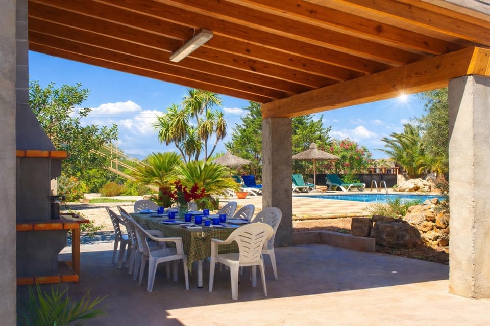 Patio, Spring, Day, Garden, Dining area, Garden view, Pool view, Swimming pool, sunbed