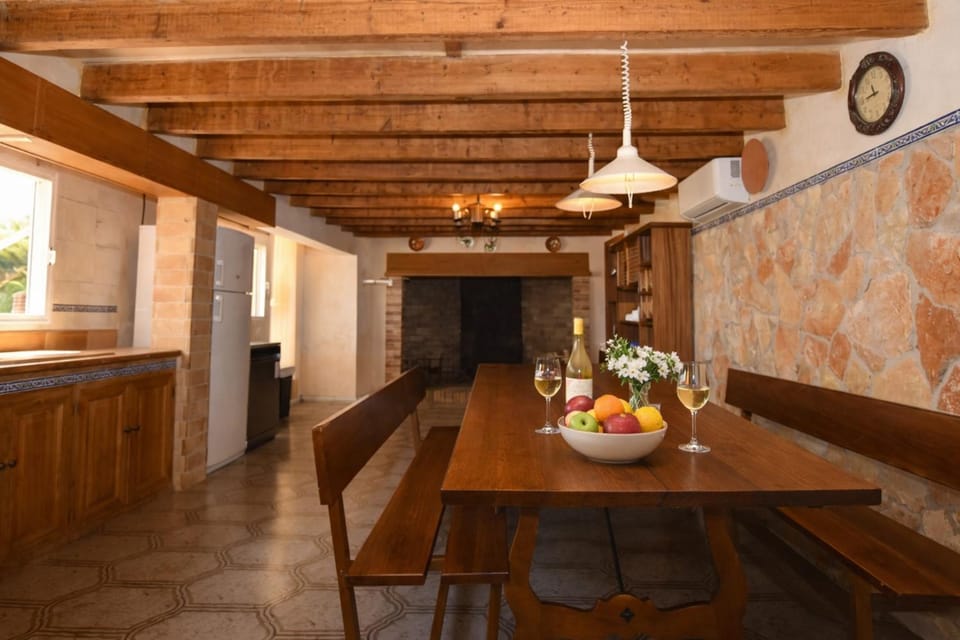Kitchen or kitchenette, Food and drinks, Dining area, Food