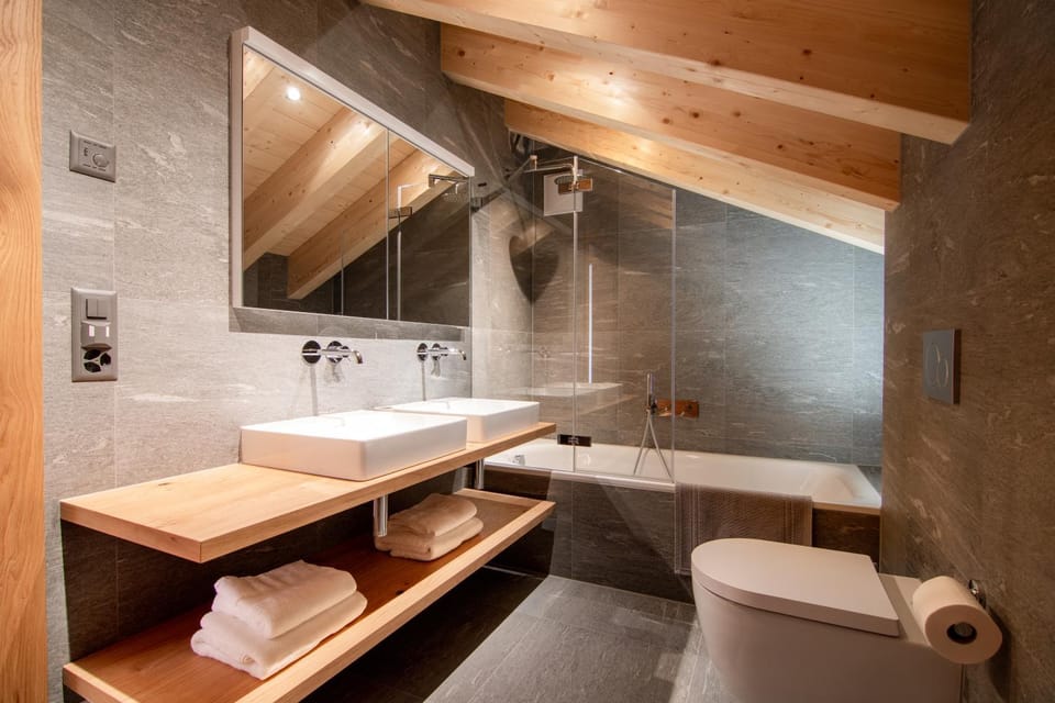 Shower, Toilet, Bathroom, Bath