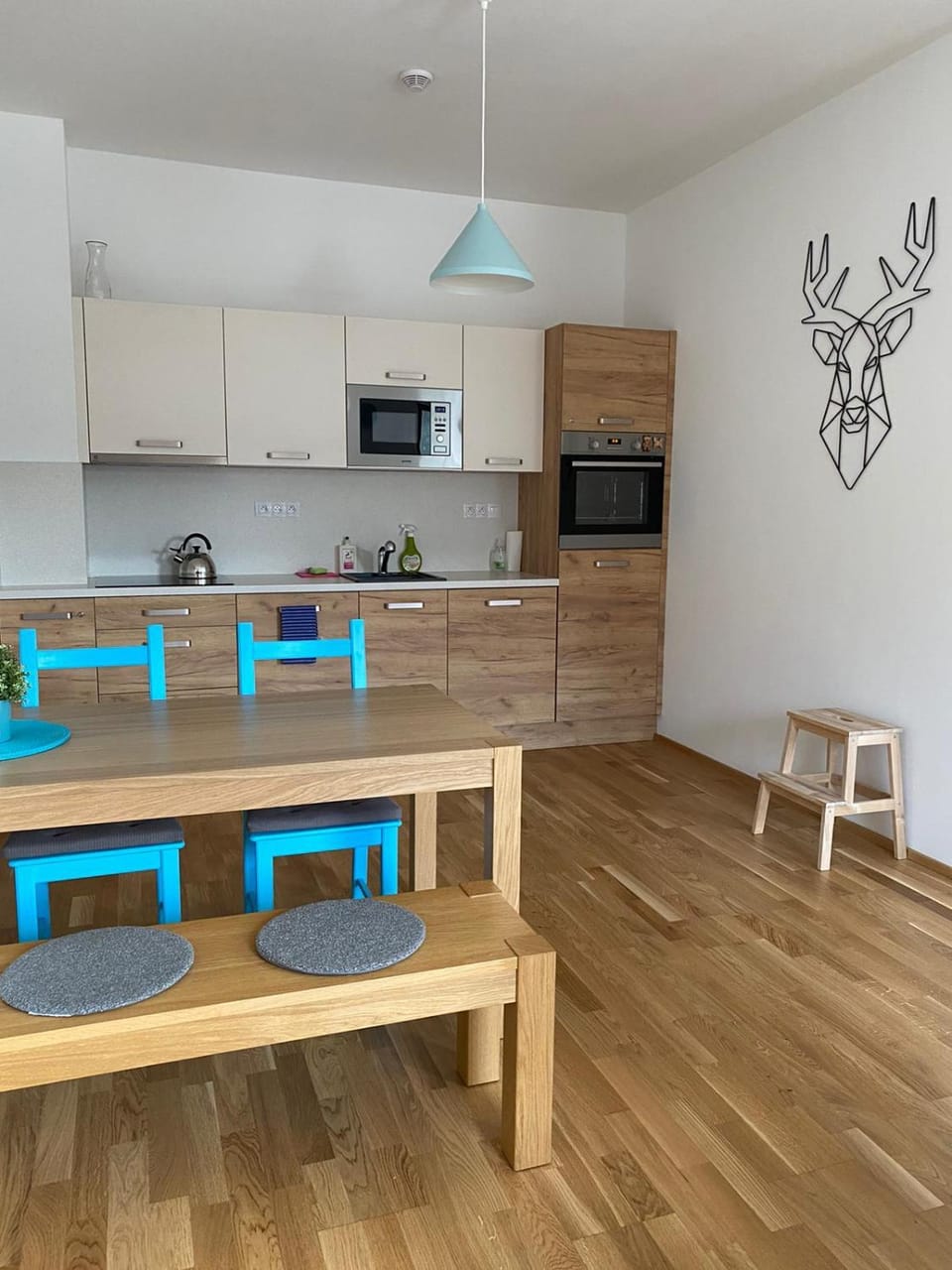 Kitchen or kitchenette, Dining area