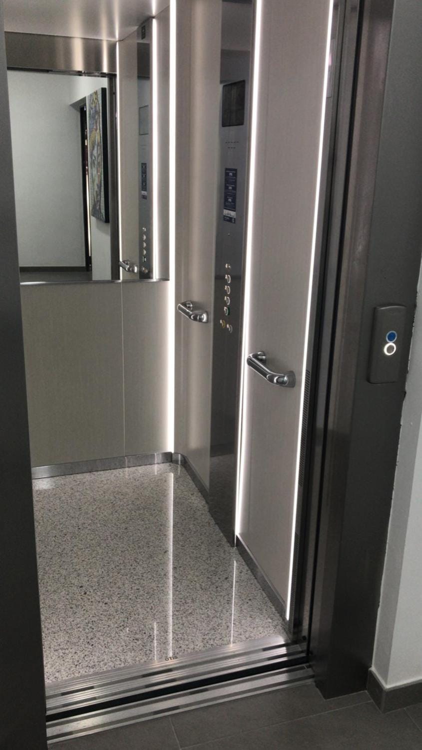 Area and facilities, elevator