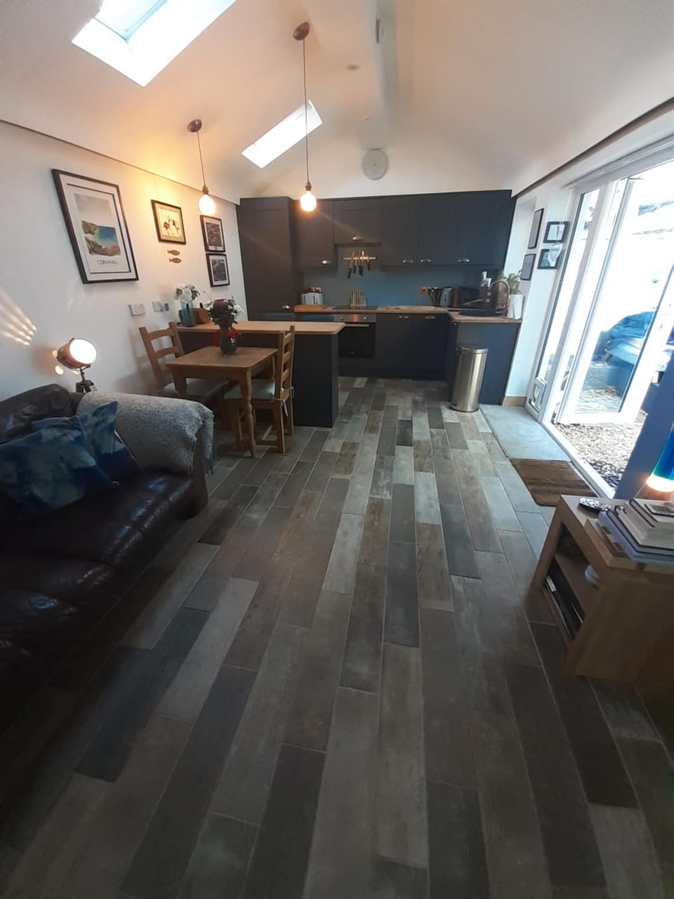Kitchen or kitchenette, Living room