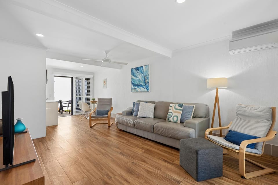 2 Bedroom Renovated Townhouse, Walk to Noosa River Apartment in Noosaville