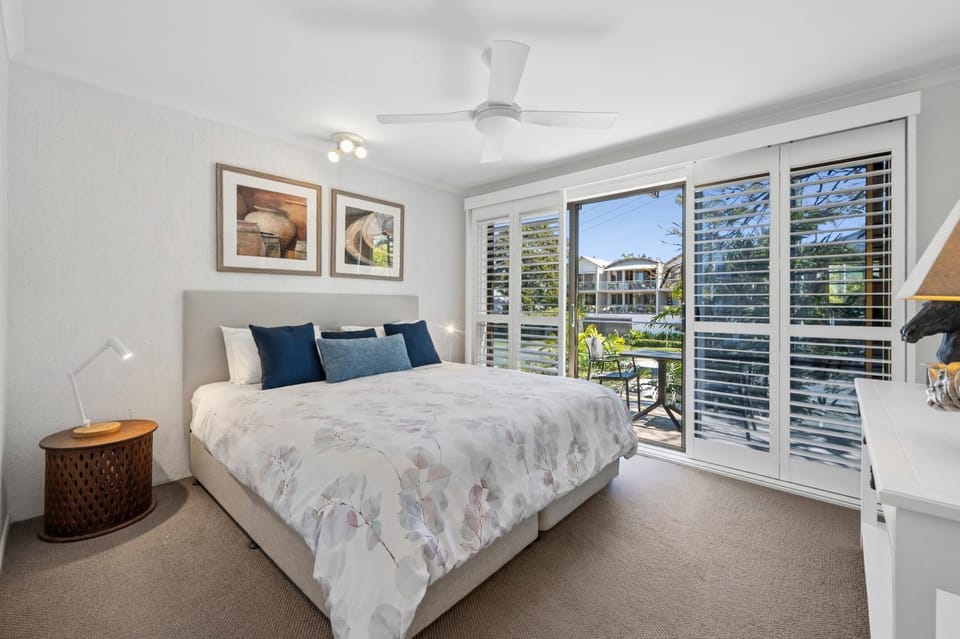 2 Bedroom Renovated Townhouse, Walk to Noosa River Apartment in Noosaville