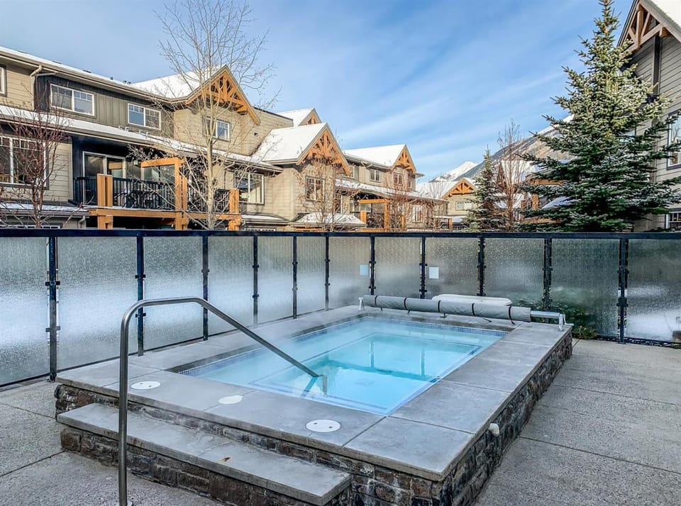 Hot Tub, Swimming pool