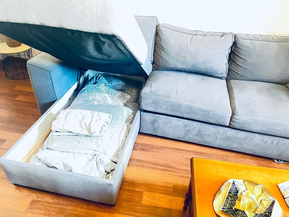 Bed, Living room