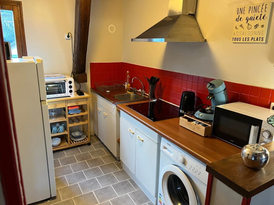 Kitchen or kitchenette