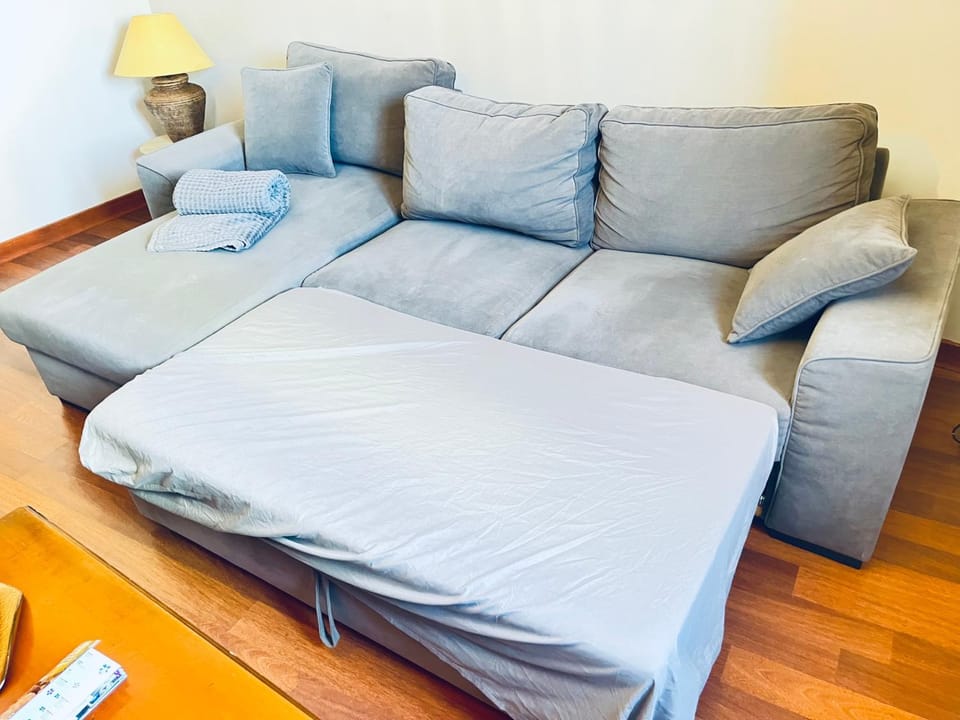 Bed, Living room
