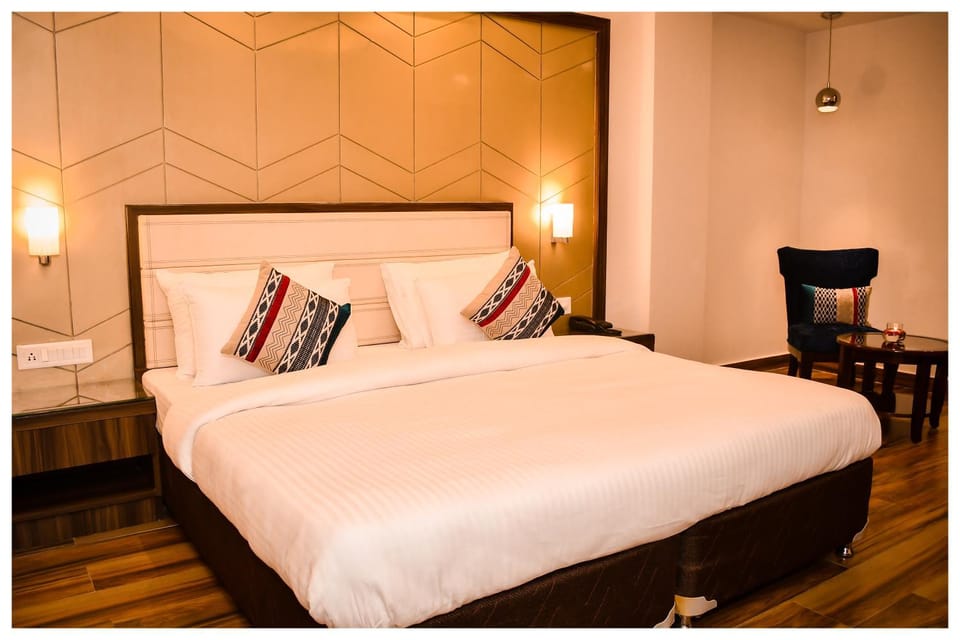 Bed, Photo of the whole room, Bedroom