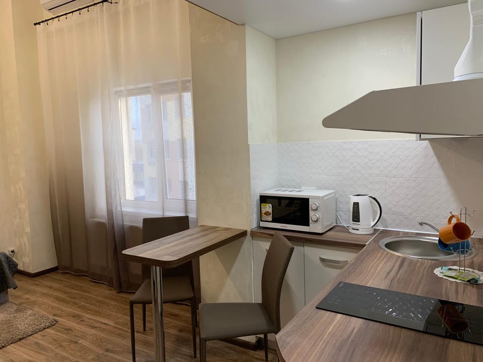 Kitchen or kitchenette, Dining area, minibar