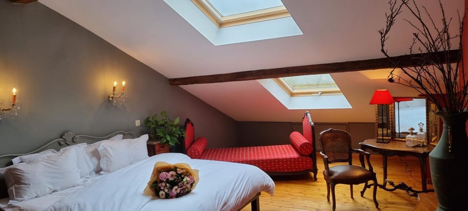 Bed, Photo of the whole room, Bedroom, hair dresser