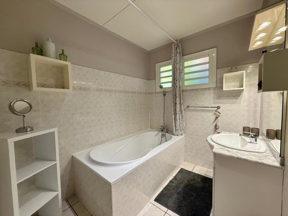 Bungalow Tec-Tec Proche plage et centre Saint Leu Apartment in Saint-Leu