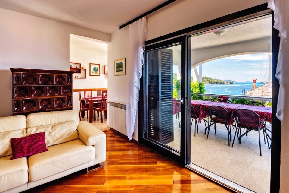 Natural landscape, View (from property/room), Balcony/Terrace, Living room, Seating area, Sea view