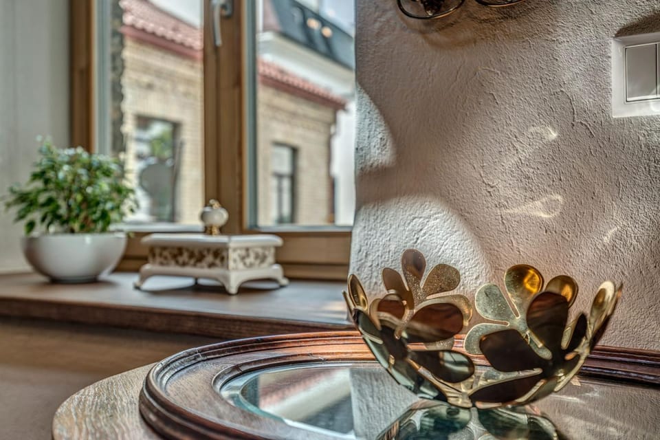 Decorative detail, Inner courtyard view