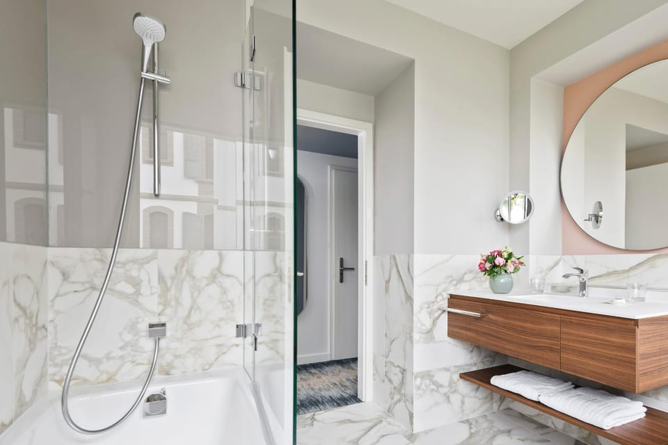 Bathroom, Bath, towels