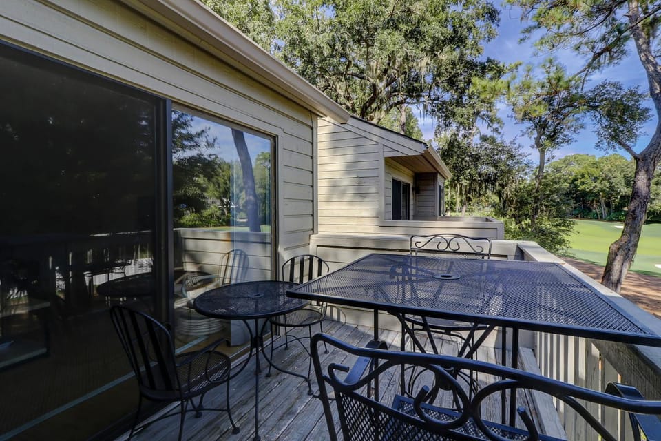 2365 Racquet Club 2 BR 2 BA condo Sea Pines Resort Near Harbourtown Free Tennis and Pool House in Hilton Head Island