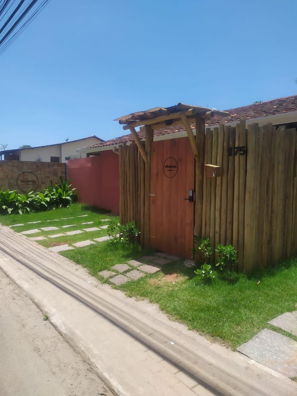 Facade/entrance