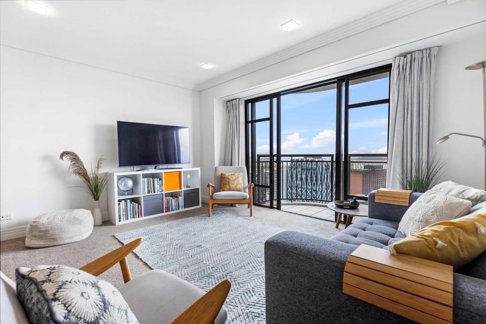 Bright 1 Bedroom Beauty with Balcony Zodiak Stays Apartment in Auckland