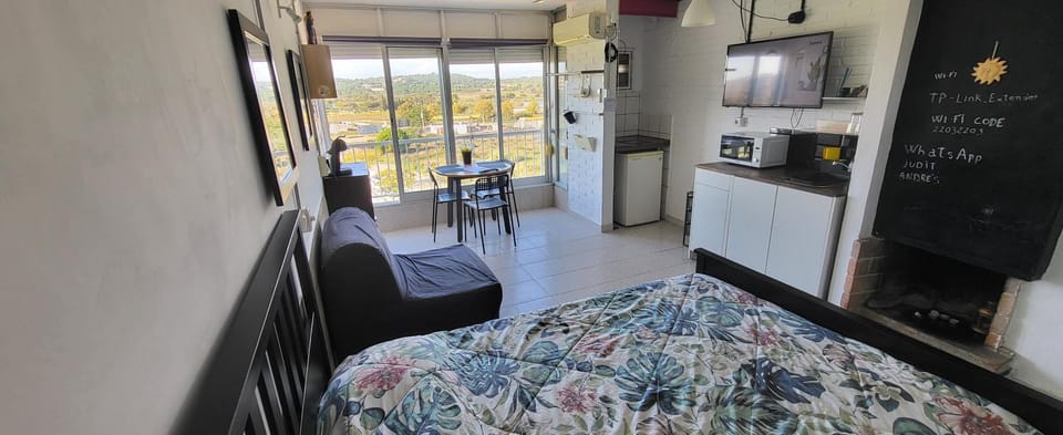 Bed, Kitchen or kitchenette, Photo of the whole room, Bedroom