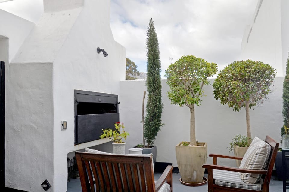 Patio, Day, Seating area