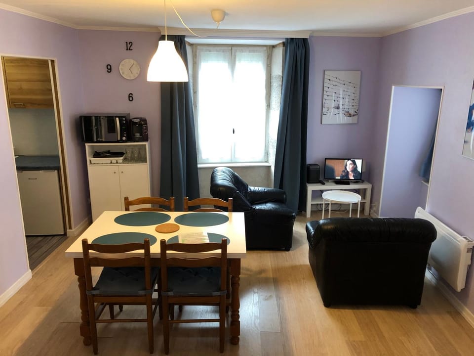 View (from property/room), Living room, Inner courtyard view