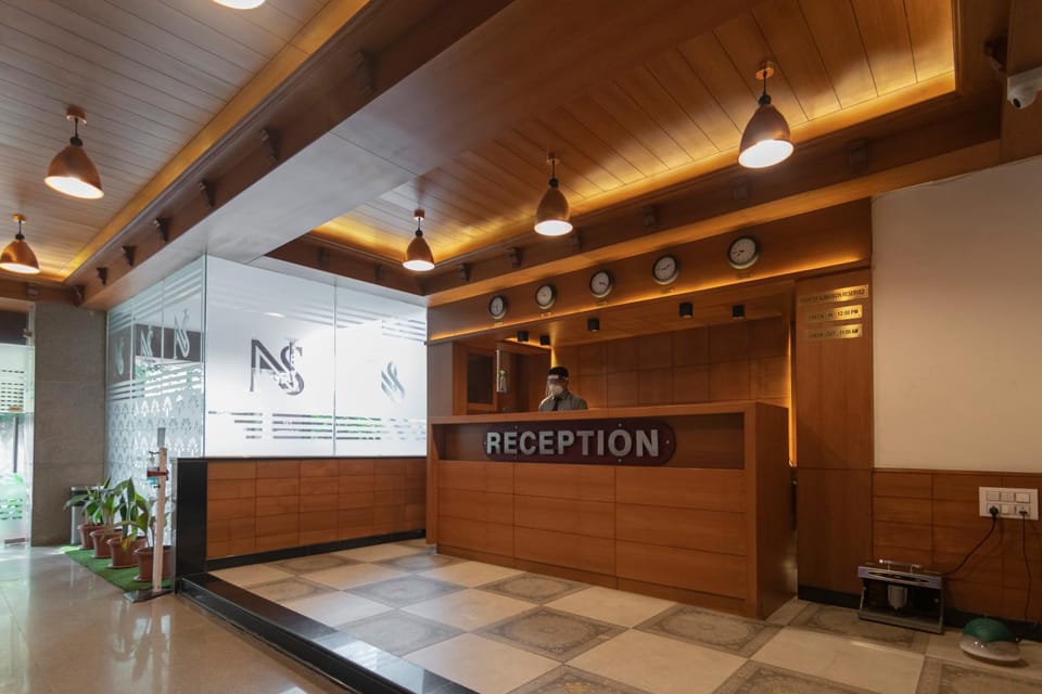 Facade/entrance, locker
