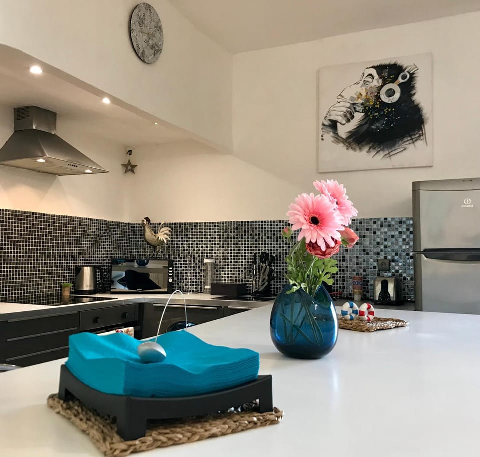 Dining area, minibar, pet friendly, kitchen