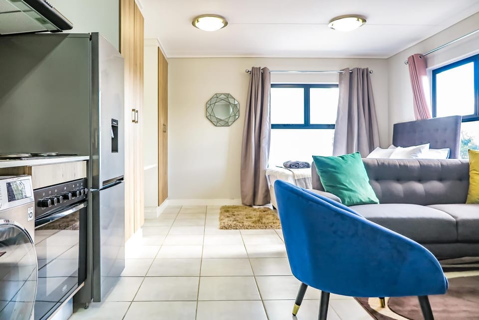 Insaka's 2 Greenlee Apartment - Greenlee Lifestyle Centre, Sandton Apartment in Sandton