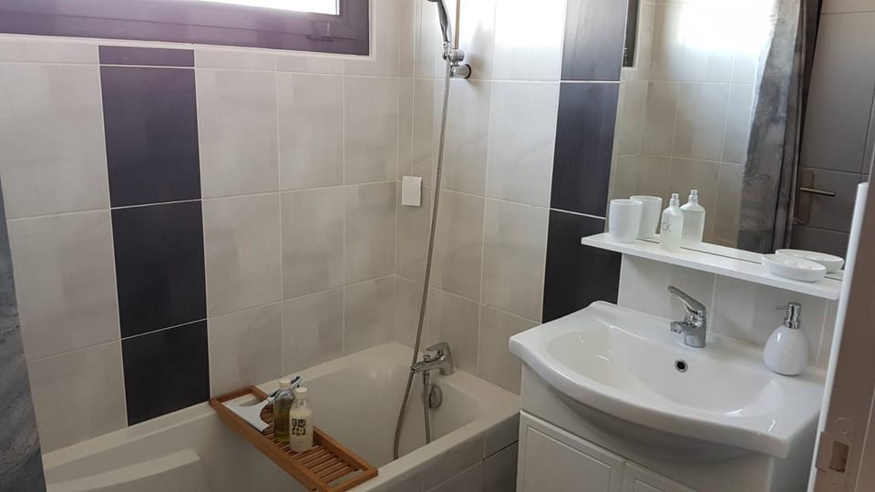 Bathroom, Bath