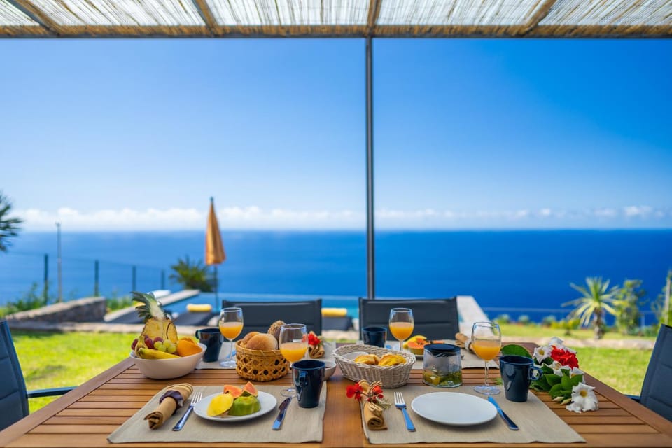 Dining area, Garden view, Pool view, Sea view, Breakfast, Lunch, Dinner, Family