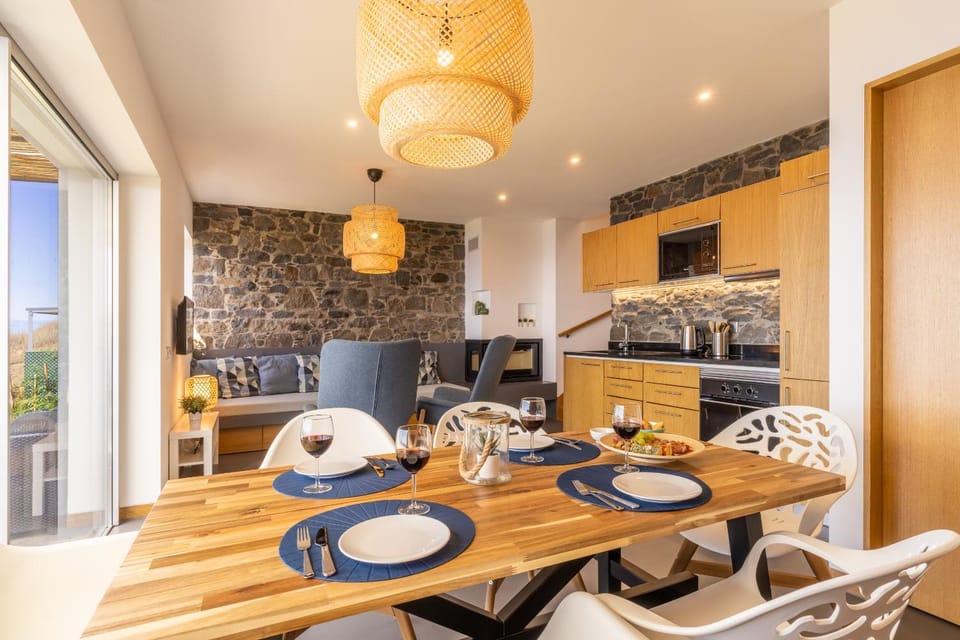 TV and multimedia, Kitchen or kitchenette, Living room, Dining area