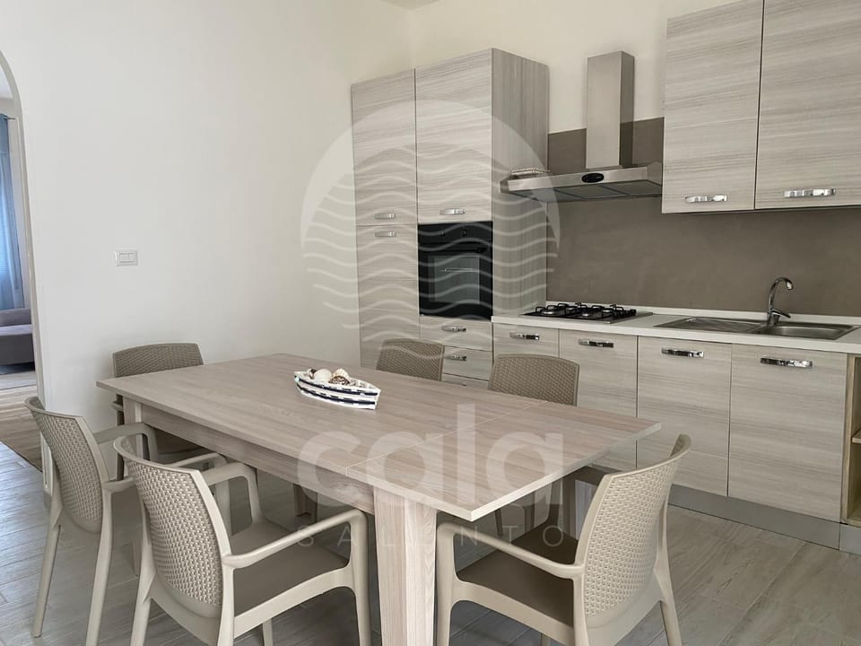 Kitchen or kitchenette, Dining area, stove