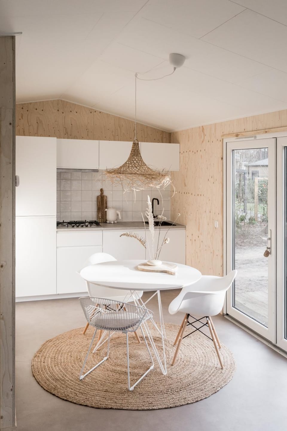 Kitchen or kitchenette, Dining area