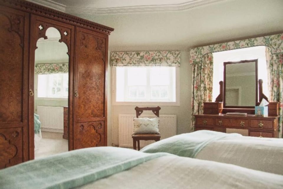 Bedroom, wardrobe