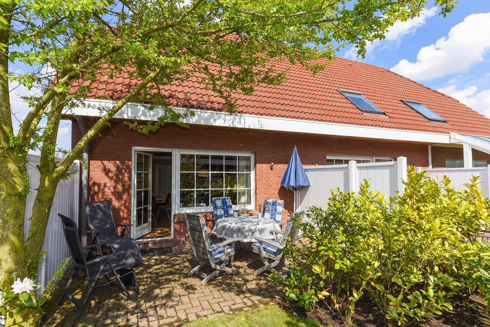Property building, Day, On site, Garden view, Family