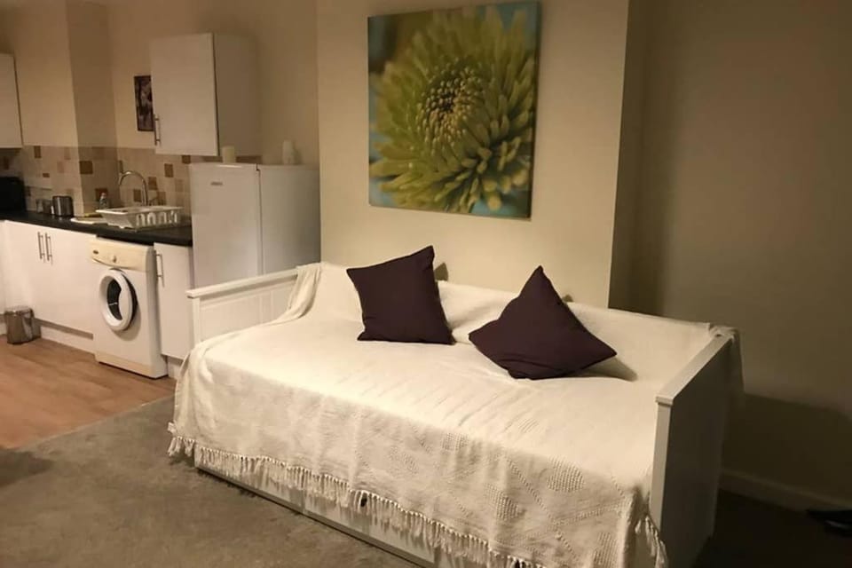 37B Louis Lodge Apartment in Salisbury