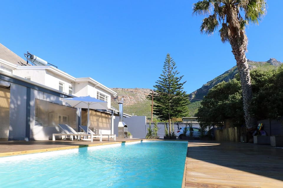 BBQ facilities, Mountain view, Pool view, Swimming pool, sunbed