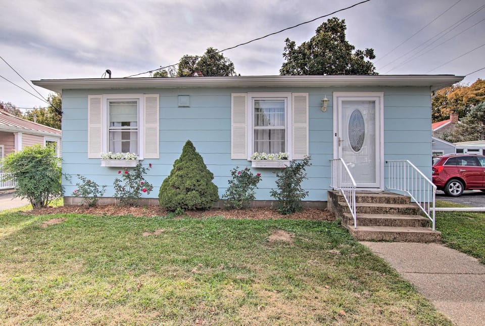 Cottage w/ Yard, Walk to Historic Attractions House in Ozark Mountains