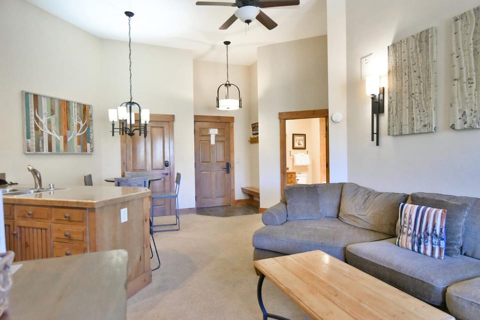 Mountain Thunder Snowfall Condo: Ski In, Resort Amenities Apartment in Breckenridge