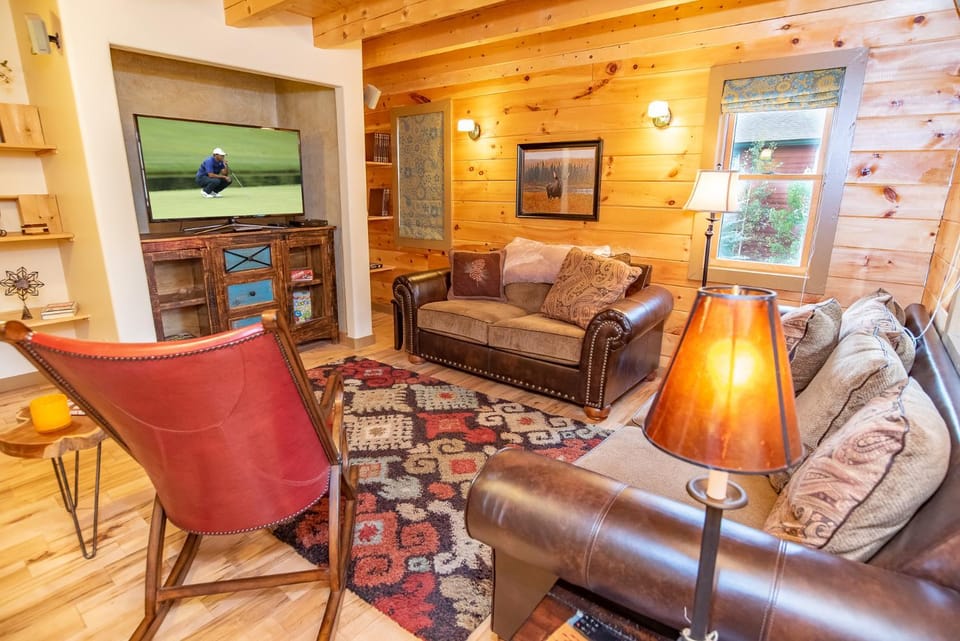 Bear Creek Mining Lodge: Mountain Style, Hot Tub House in Breckenridge