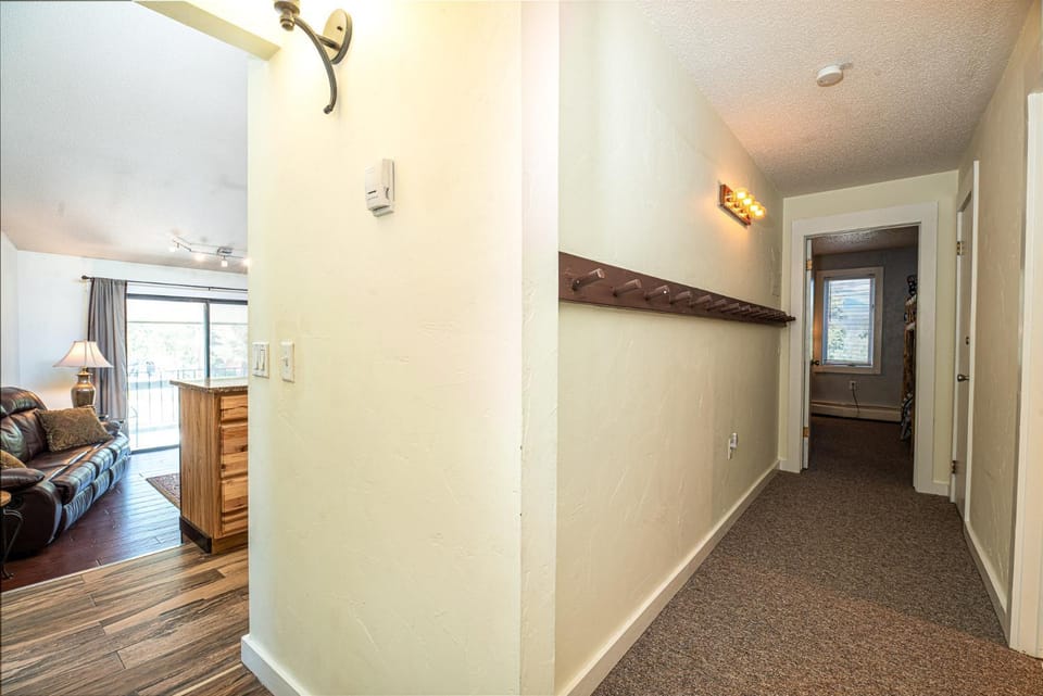 Gold Camp Silver Strike Condo: On Shuttle Route Apartment in Breckenridge